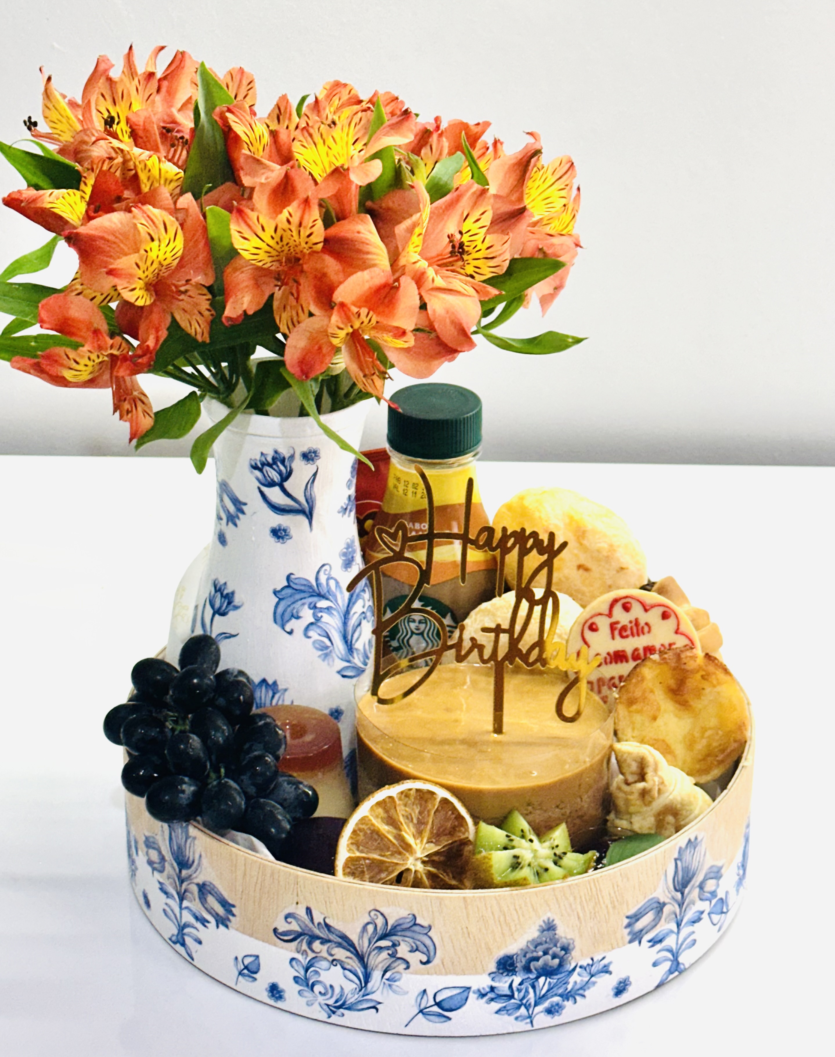 Café Colonial com flores, vaso e bandeja decorada - imagem 4