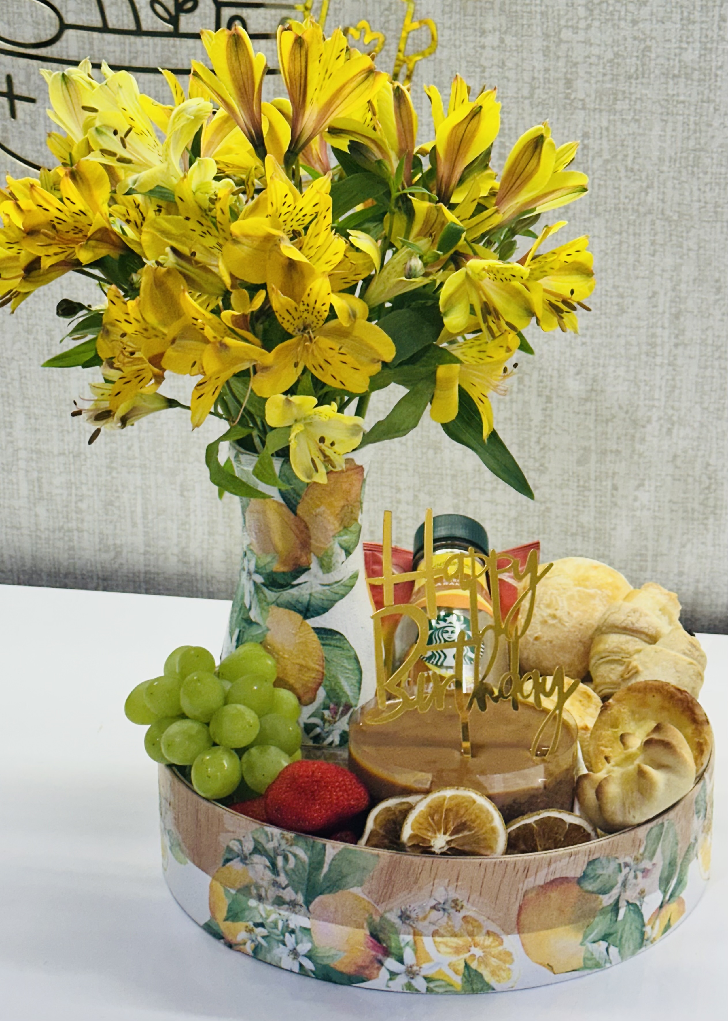 Café Colonial com flores, vaso e bandeja decorada - imagem 5